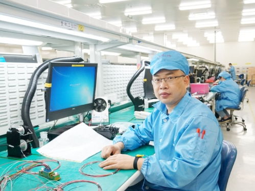 技能大師回應大學生提問 做技術工人有“錢途”，更有前景